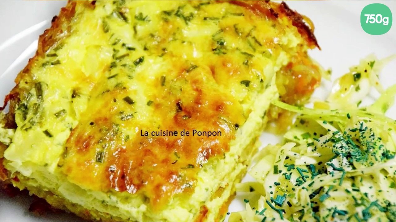 Quiche aux herbes fraîches sur croustillant de pommes de terre et carottes