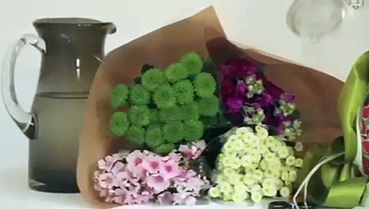 Un centre de table en fleurs de style campagne chic