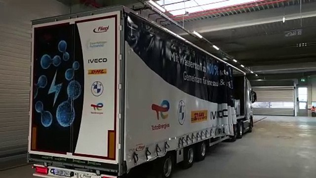 Meilenstein für die BMW Group Transportlogistik - Zwei von 16 in Europa geförderten Lkw fahren für die BMW Group Logistik