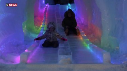 Etats-Unis : un château de glace attire les foules