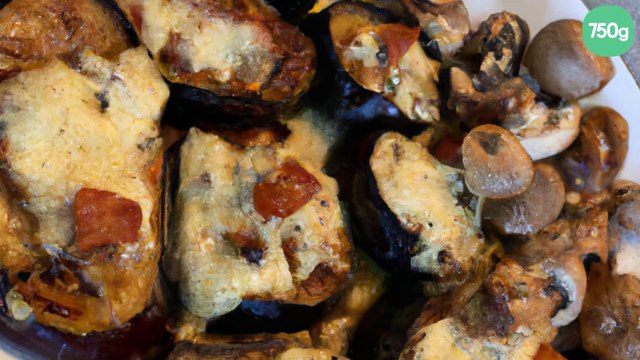 Aubergines gratinées farcies au lard et aux champignons