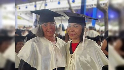Leoncia cumple sus sueños a los 72: se graduó de la UASD