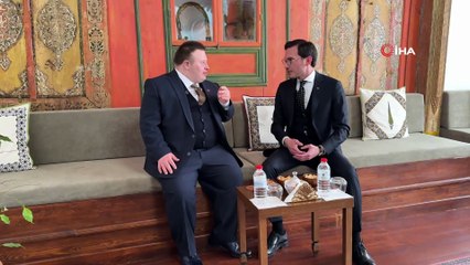 Belediye başkanının özel kalem müdürü hem gülümsetti hem takdir topladı