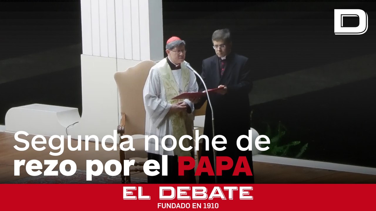 Segunda noche consecutiva de oración por la salud del Papa en San Pedro del Vaticano