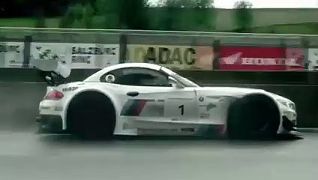BMW : la Z4 contre la Z4 GT3 en vidéo