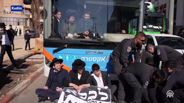 İsrail'deki Ultra Ortodoks Yahudiler, zorunlu askerlik karşıtı gösteri düzenledi