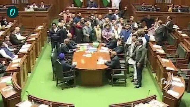 CAG Report: Rekha Gupta ने AAP के घोटालों पर क्या बोल दिया, Mohalla Clinic में हेरफेर ? | वनइंडिया