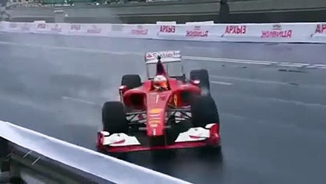 F1 : Kobayashi démolit sa Ferrari au Moscow City Racing