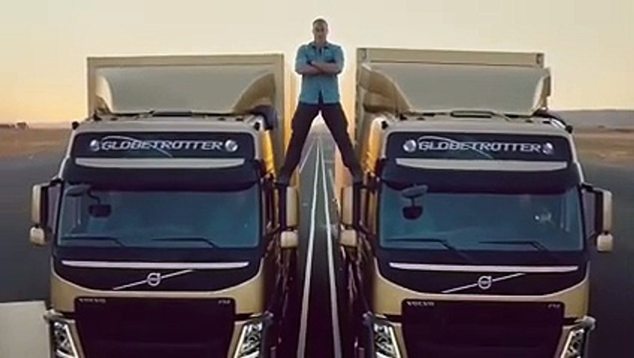 Insolite : Jean-Claude Van Damme fait le grand écart entre deux camions !