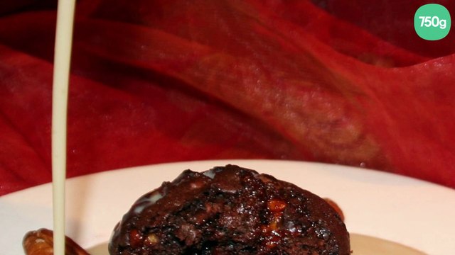 Moelleux au chocolat, noix de pecan caramelisées et sauce à l'erable