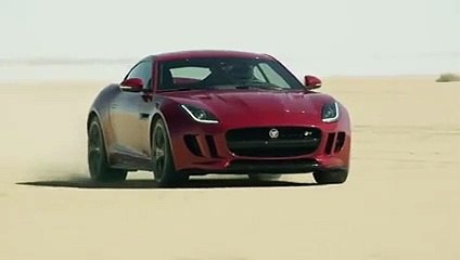 La Jaguar F-Type AWD en action