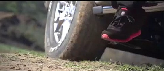 Brian Deegan saute sur 60 mètres en Ford Raptor