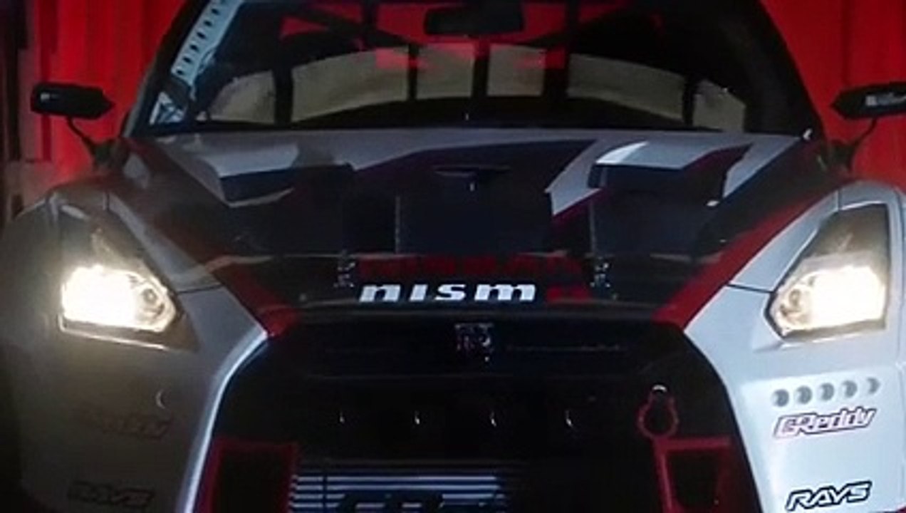 Le drift record à 304 km/h de la Nissan GT-R Nismo