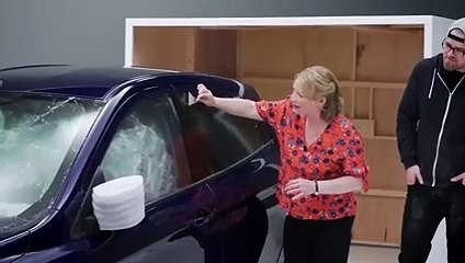 La Ford Ka+ sort de sa boîte avec le Youtubeur Lewis Hilsenteger