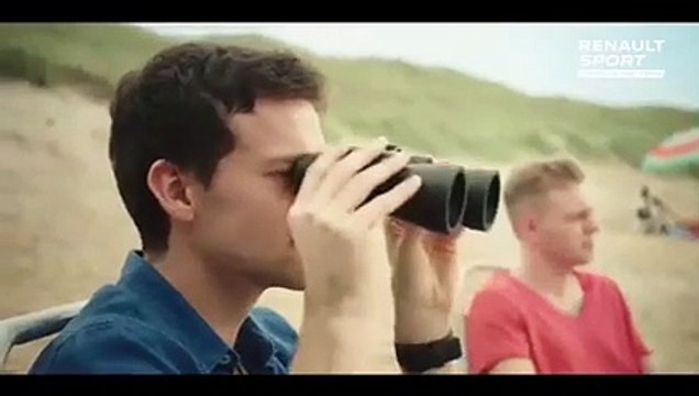 Renault offre une séance de surf à sa nouvelle F1