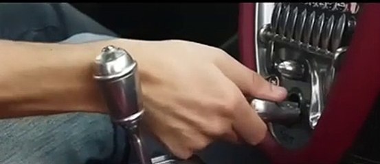 Pagani Huayra vs. Jet, un duel à la sauce western spaghetti