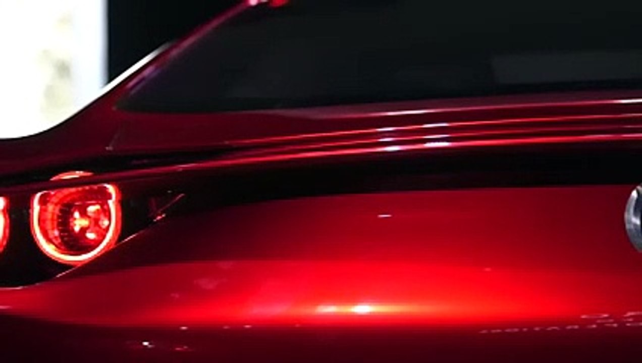 La Mazda RX-Vision se montre un peu plus