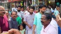 സ്നേഹം കൊണ്ട് ഷാഫിയെ പൊതിഞ്ഞ് ജനങ്ങൾ, സെൽഫി എടുക്കാനും തിടുക്കം | Shafi Parambil At Kuttiady