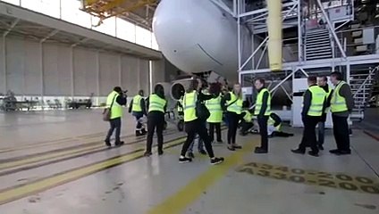 Quand un Porsche Cayenne tire un Airbus A380