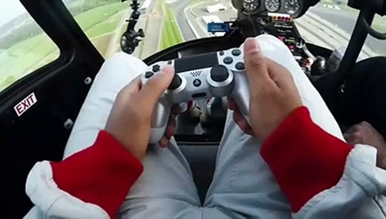 Nissan GT-R/C, elle se pilote à l'aide d'une manette PlayStation 4
