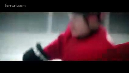 Kimi Raikkonen prend le volant de la Ferrari GTC4Lusso T