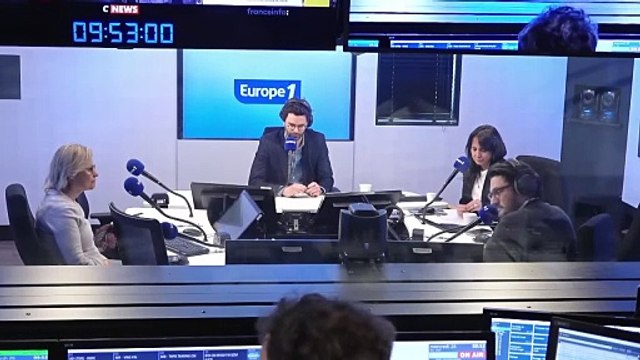 Cyril Hanouna a enterré la hache de guerre avec Karine Le Marchand et C8 diffusera un doc intitulé «Inside TPMP : les coulisses du talk n°1»