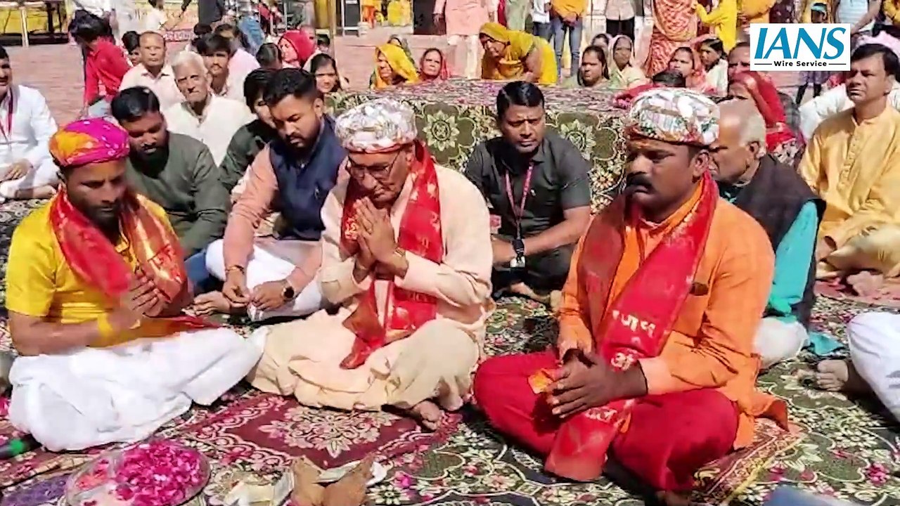 Rajgarh के अंजनी लाल मंदिर में 51000 Rudraksh से 21 फीट का बनाया गया Shivling