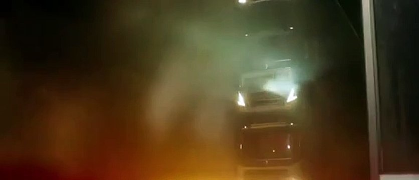 Volvo Trucks empile 4 camions pour leur nouvelle publicité spectaculaire