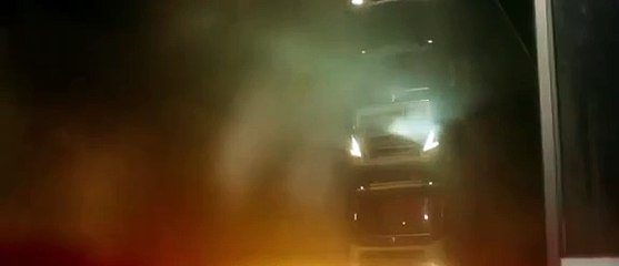 Volvo Trucks empile 4 camions pour leur nouvelle publicité spectaculaire