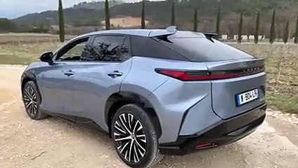 VIDEO - Le Lexus RZ en détails
