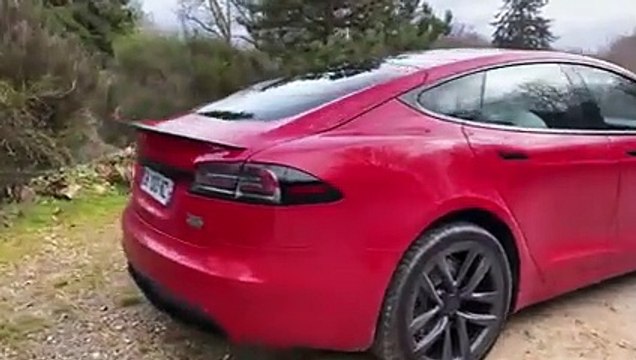 Premier contact avec la Tesla Model S Plaid