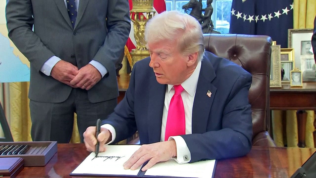 "J'aimerais acheter des minerais sur le territoire russe", dit Trump