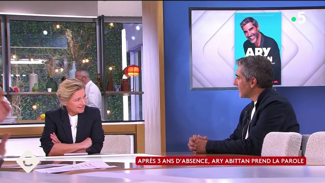 Ary Abittan évoque pour la première fois les accusations de viol portées à son encontre dans l'émission C à vous sur France 5.Crédit : C à vous/France 5