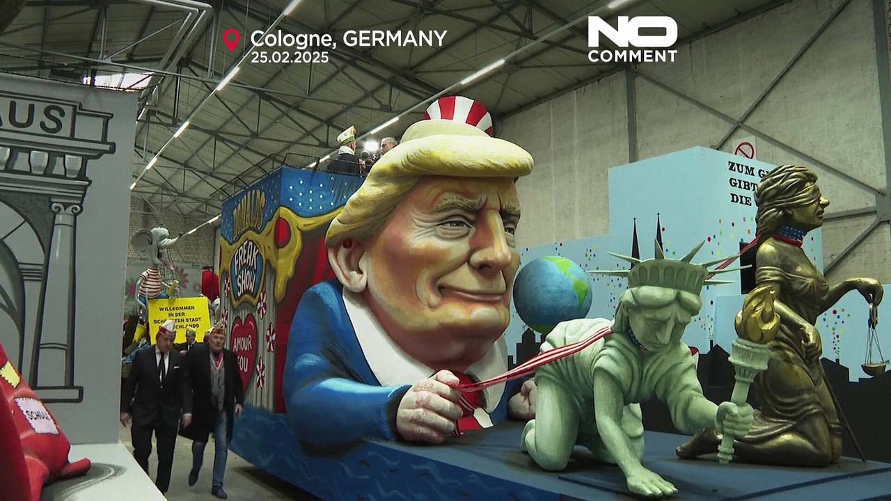 Vorbereitungen für Rosenmontag: Motivwagen politisch wie eh und je