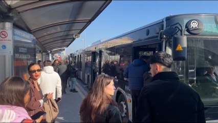 İstanbul'da metrobüs arızası! Duraklar sıkıştı