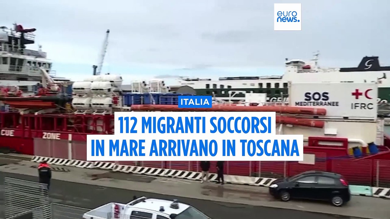 Migranti, 129 persone salvate dalla Ocean Viking sbarcano a Livorno