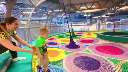 Diana Roma and Oliver Explore the City on a Train Adventure