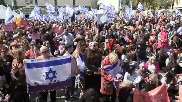 En Israël, émotion et larmes aux funérailles de la famille Bibas