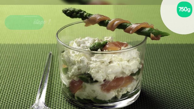 Verrine crabe-asperges au saumon fumé et son gressin d'asperge