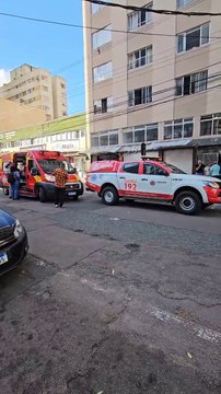 Mulher cai de janela do 5º andar de prédio em Curitiba e sobrevive