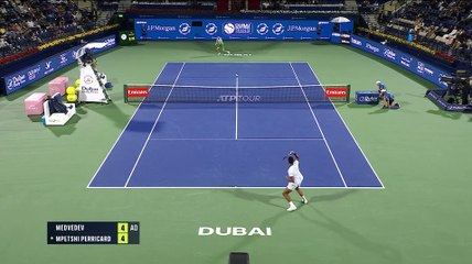 Medvedev Dominates Perricard in Dubaï ATP 500 Match 🎾