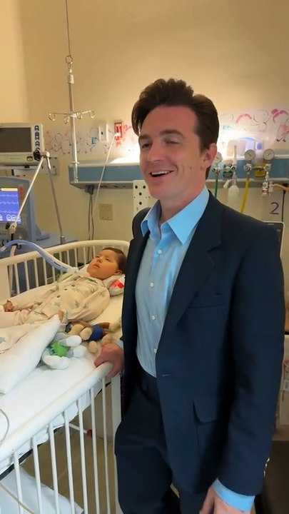 Drake Bell visita a Rafita, menor hospitalizado en Ensenada