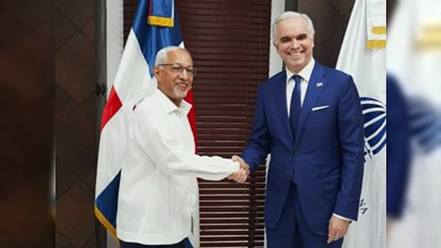 Luis Miguel De Camps toma posesión como ministro de Educación