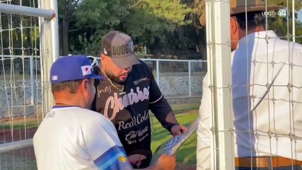 Luis Iván Rodríguez firma autógrafos en Jamay