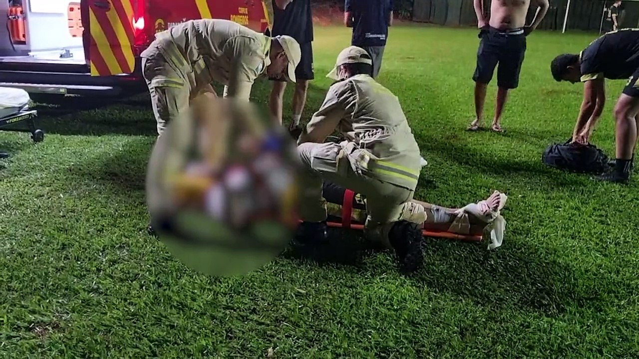 Rapaz sofre fratura na perna durante partida de futebol no Bairro Lago Azul em Cascavel