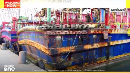 കടലിൽ പോവാതെ മത്സ്യത്തൊഴിലാളികൾ, പിന്തുണയുമായി ട്രേഡ് യൂണിയനുകൾ; പുതിയാപ്പ ബീച്ചിലെ ഹർത്താൽ കാഴ്ചകൾ