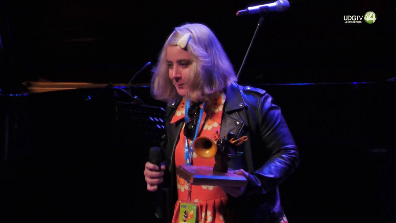 Mon Laferte y Javiera Parra comparten escenario en honor a Violeta Parra