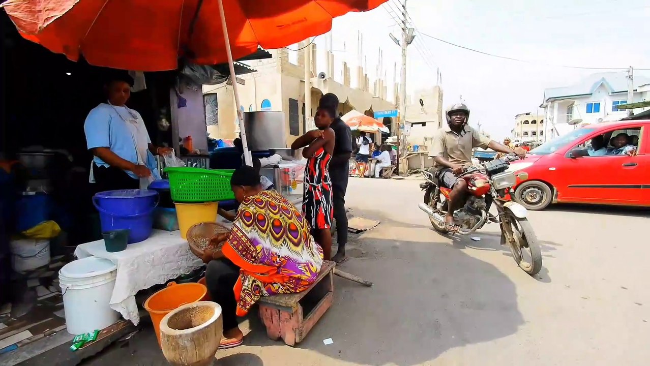 🇬🇭 4K WALKING TOUR IN A SLUM COMMUNITY IN WEST AFRICA - ACCRA GHANA (ZONGO COMMUNITY) #ACCRA #GHANA #AFRICA #VLOG