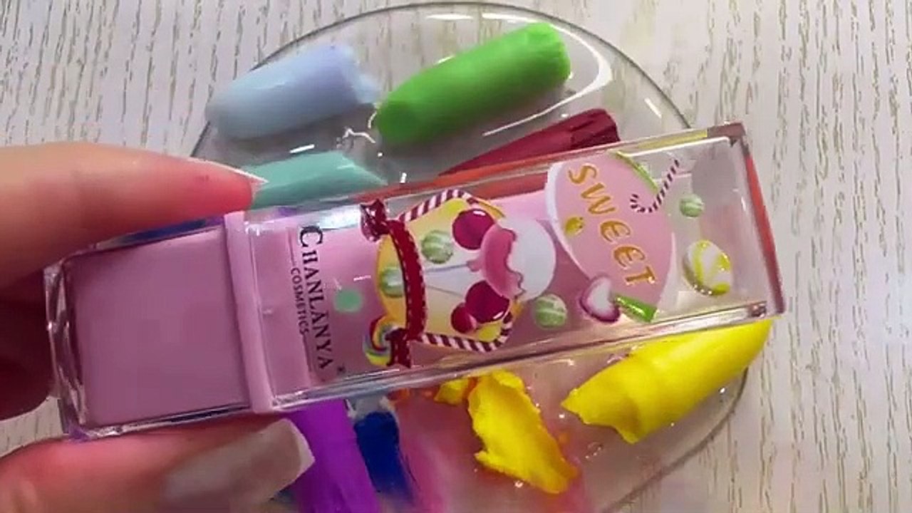 ASMR LIPSTICK SLIME! coloring clear slime with makeup! Satisfying Relaxing Video