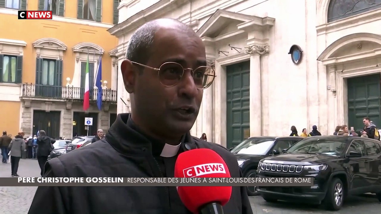 Santé du Pape : des prières sont organisées à Rome par les fidèles